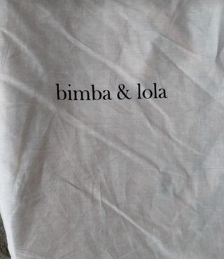 Bolso Bimba y Lola Beige Perforado Cadena Plata