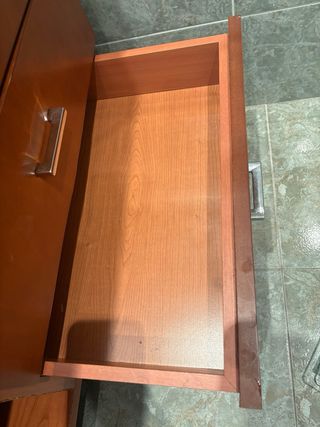 Mueble de baño con lavabo y espejo