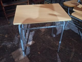Mesa escolar madera y metal