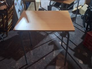 Mesa escolar madera y metal