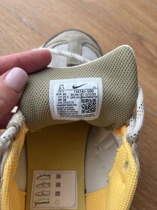 Zapatillas Nike Beige y Amarillo