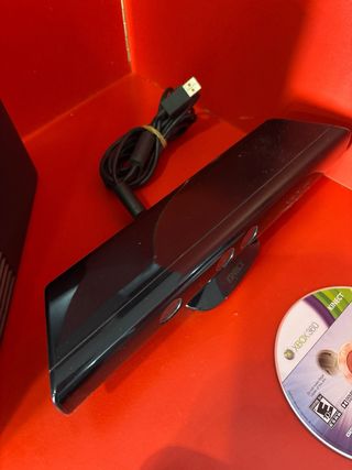Xbox 360 Slim 250GB Kinect + Mando + Juego