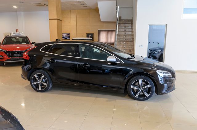 Volvo V40 D3 R-Design Momentum Aut. 150