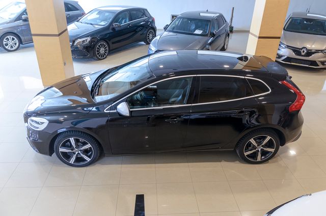 Volvo V40 D3 R-Design Momentum Aut. 150