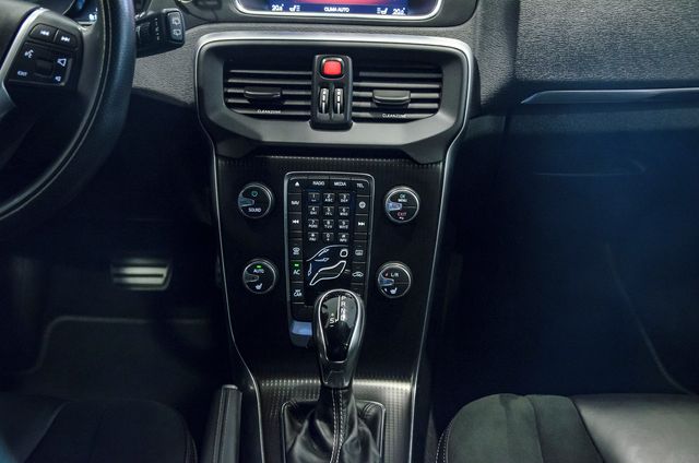 Volvo V40 D3 R-Design Momentum Aut. 150