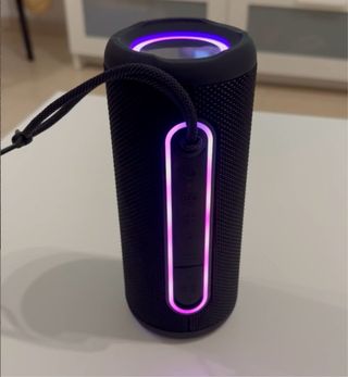 Altavoz Bluetooth Portátil Negro y Morado