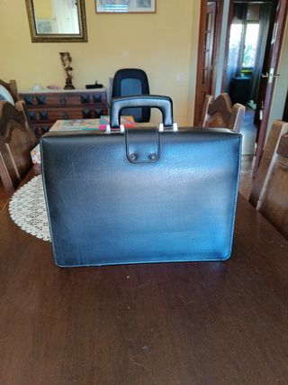 Maletín de cuero antiguo negro