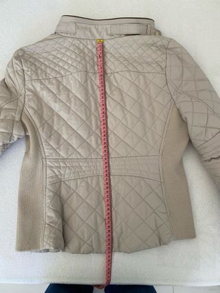 Chaqueta Zara entretiempo acolchada beige