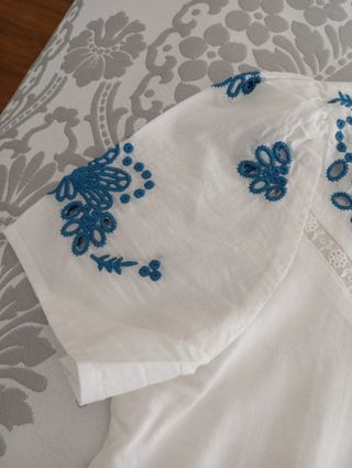 Camiseta blanca manga corta chica,
NAF NAF,talla S