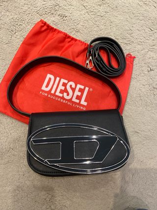 Bolso Diesel Negro con Logo Grande
