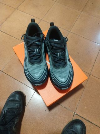 Nike Vomero Plus Speckle Talla 43