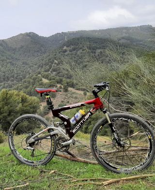 Bicicleta Scott Strike Carbono Full Equipe