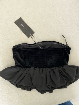 Top Bershka Negro Terciopelo Volante