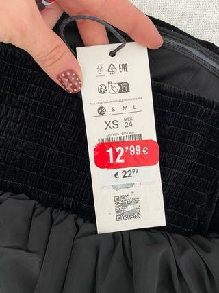 Top Bershka Negro Terciopelo Volante