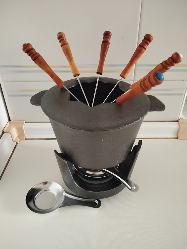 Set Fondue Hierro con Accesorios Madera