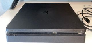 PS4 Slim Negra en buen estado - 500 GB