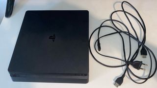PS4 Slim Negra en buen estado - 500 GB