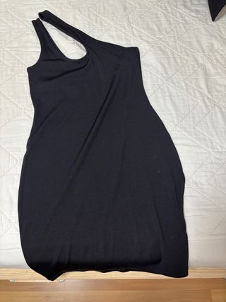 Vestido negro corto tirante cruzado