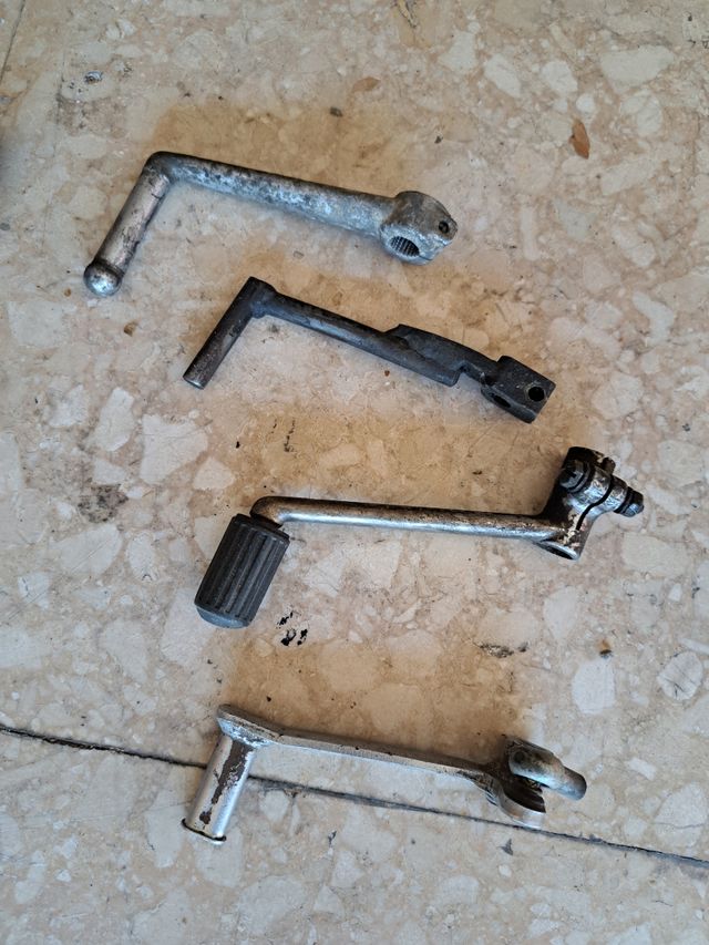 Palancas de freno y cambio de moto