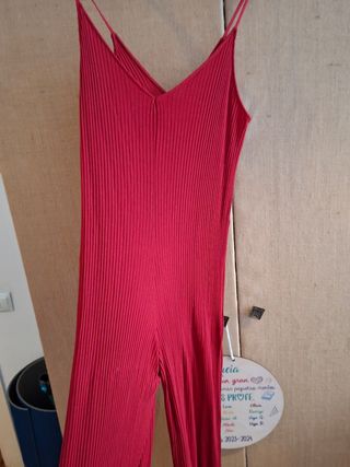 Mono rojo ancho