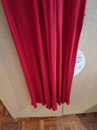 Mono rojo ancho