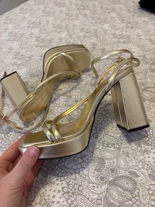 Sandalias Pull&Bear tacón dorado talla 37