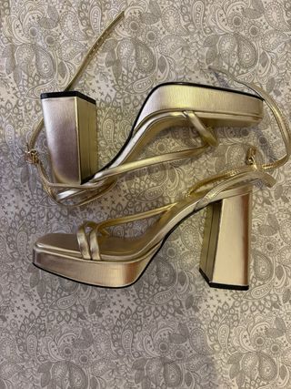 Sandalias Pull&Bear tacón dorado talla 37