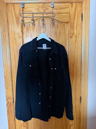 Sobrecamisa vaquera Zara negra