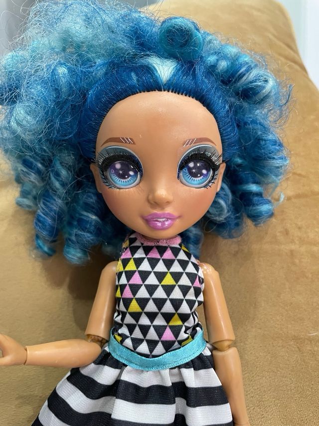 Muñeca Skyler Bradshaw Rainbow High