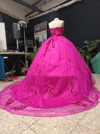 Alquiler o venta Vestido Quinceañera Fucsia Talla 