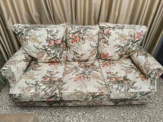 Sofá de tela floral