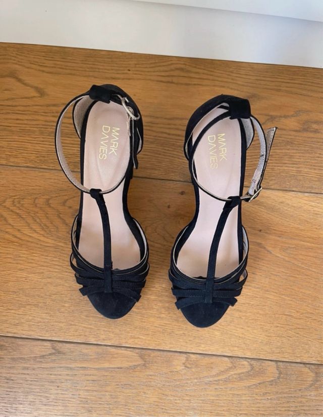 Sandalias tacón Mark Davies negras