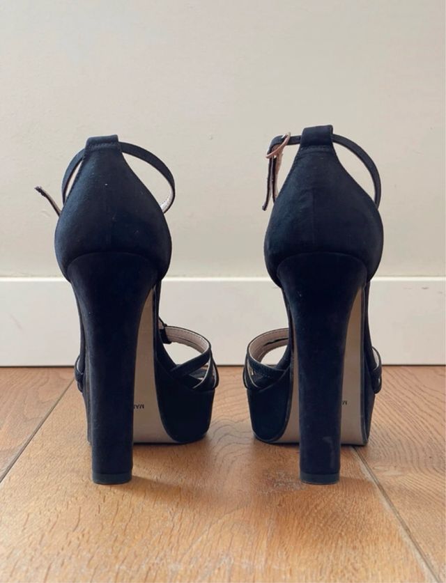 Sandalias tacón Mark Davies negras