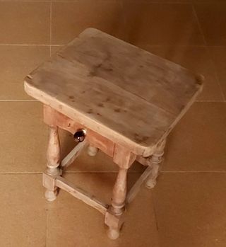Antico tavolino castigliano in legno massello di teak