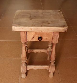 Antico tavolino castigliano in legno massello di teak