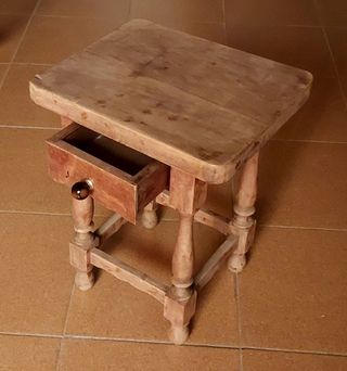 Antico tavolino castigliano in legno massello di teak