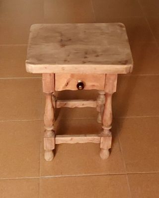 Antico tavolino castigliano in legno massello di teak