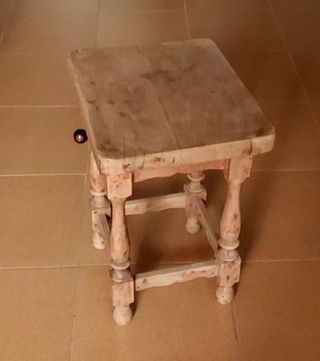 Antico tavolino castigliano in legno massello di teak