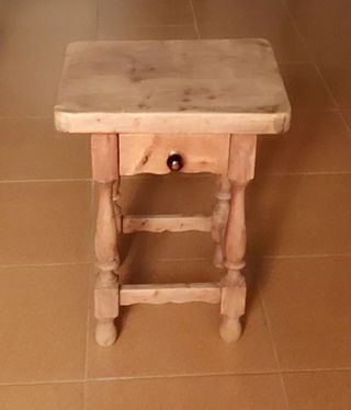 Antico tavolino castigliano in legno massello di teak