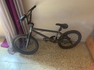 Bicicleta BMX Negra
