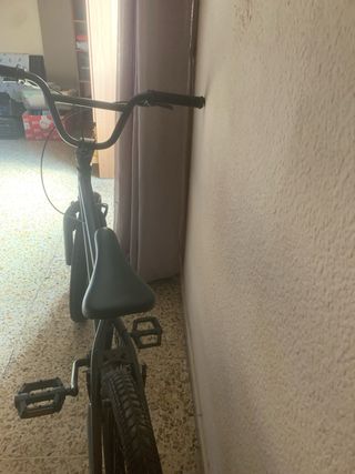 Bicicleta BMX Negra