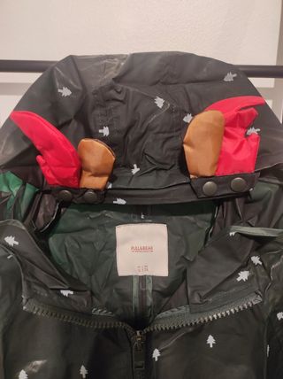 Chubasquero Pull&Bear Navideño Talla S