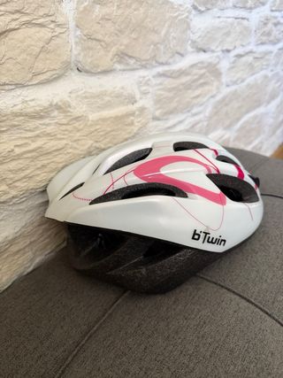 Casco Btwin Blanco y Rosa