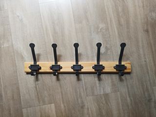 Perchero de pared madera y metal 5 ganchos