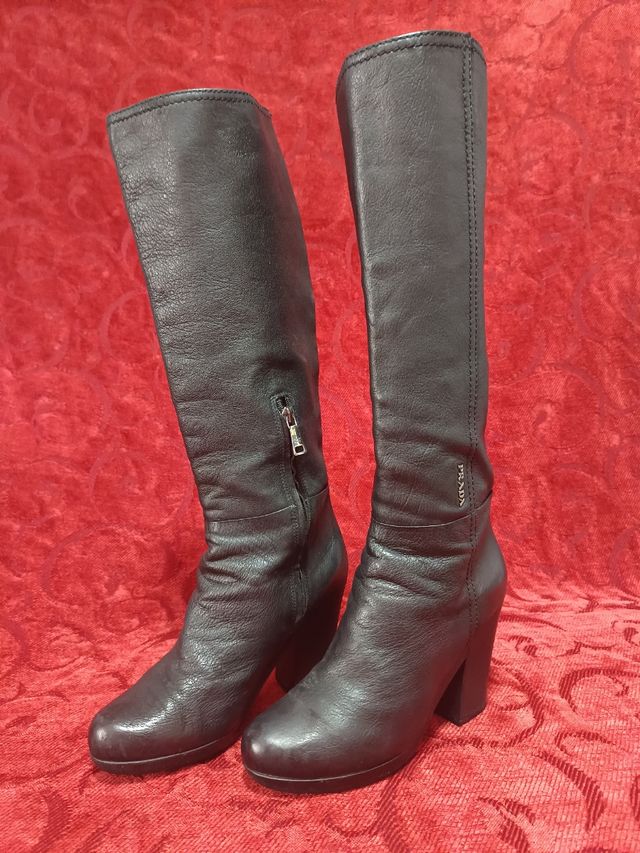 Botas altas de piel Prada negras