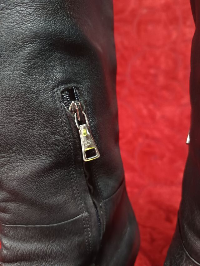 Botas altas de piel Prada negras