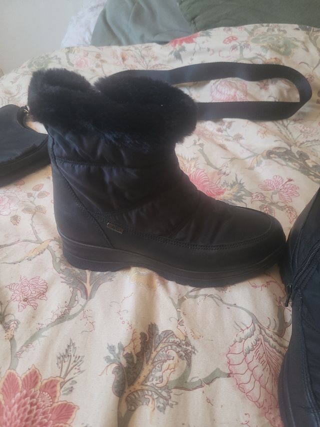 Botas negras con pelo