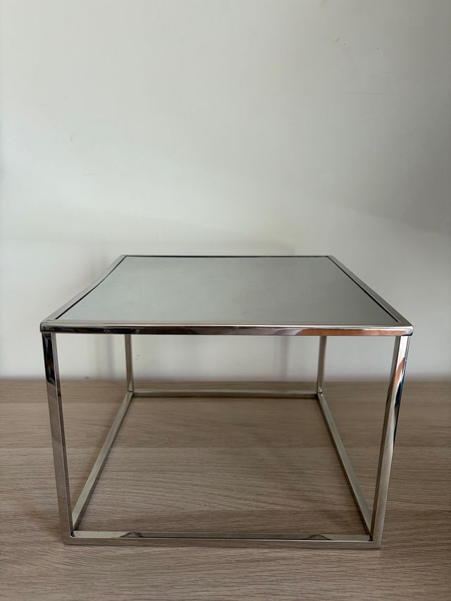 Expositor metálico plateado