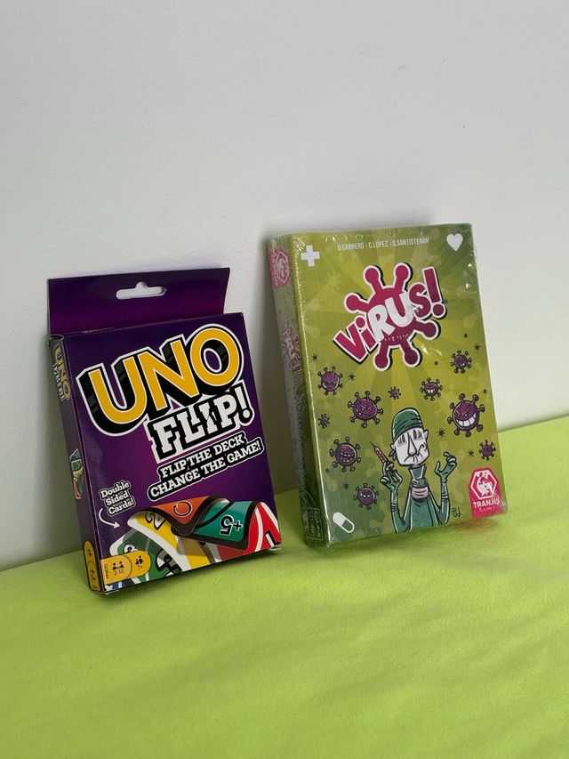 Juegos de cartas UNO Flip! y Virus!