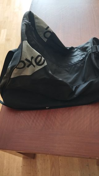 Mochila para patines negra